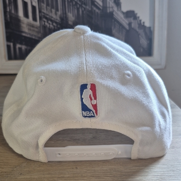 adidas San Antonio Spurs White and Gold NBA Champions Cap - Picture 3 of 7